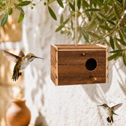 Houten vogelhuisje van schors