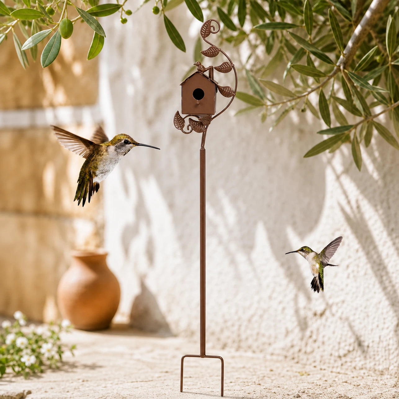 Vogelhuisje op standaard van metaal met steel decoratief