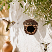 Vogelhuisje rond van gras natuurlijk gevlochten