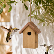 Houten vogelhuisje met koperen dak bruin