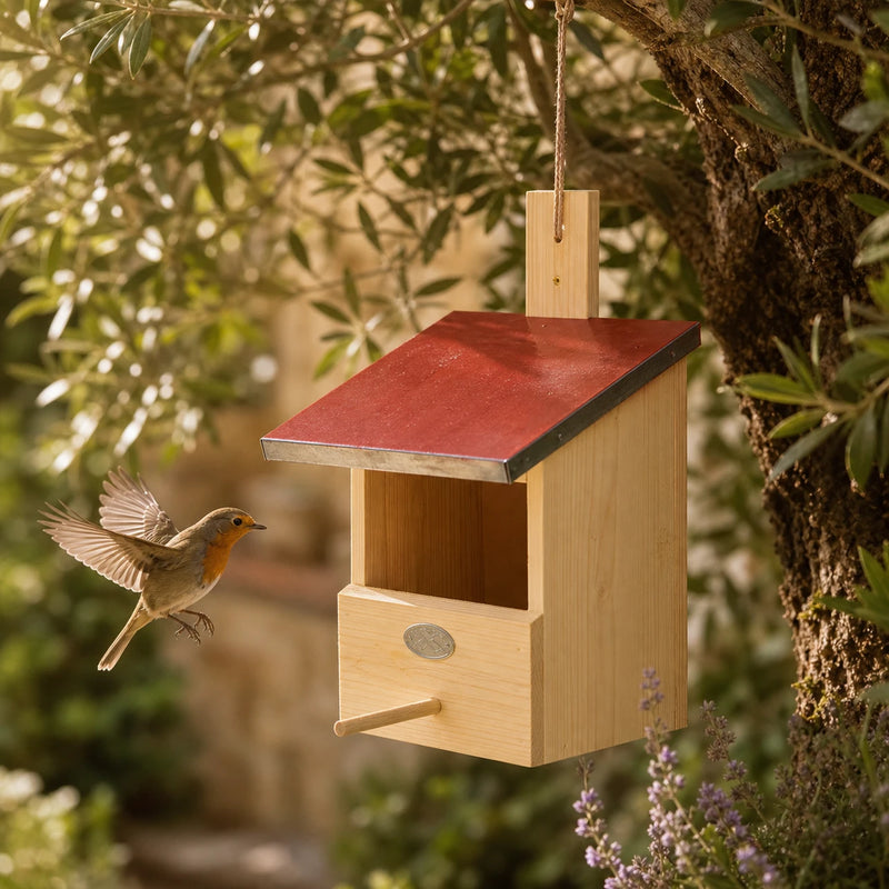 Hangend vogelhuisje van grenen met zinken dak rood