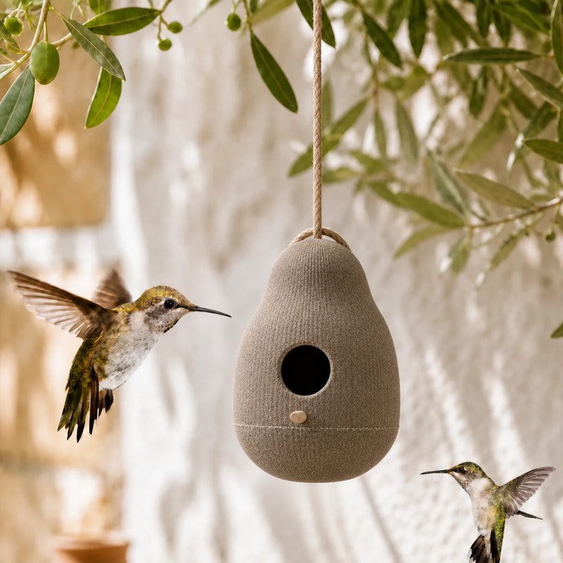 Hangend vogelhuisje van hars grijs van vorm van kiezel