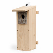 Vogelhuisje verbonden vertical met voorkant van schors — foto 3