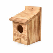 Hangend vogelhuisje van hout met dak met latten — foto 3